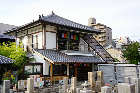 供養は歴史のある泰聖寺で